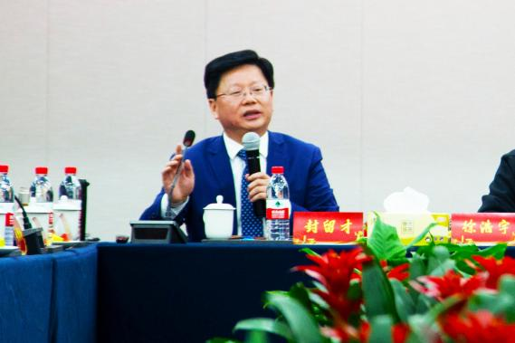 集團與泰州中學聯(lián)合舉辦“校企同關愛，勵學助成長”座談會